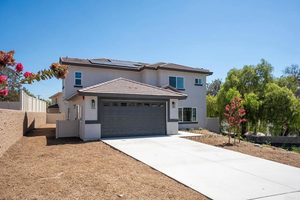 Photo of 3900 Rojo Tierra