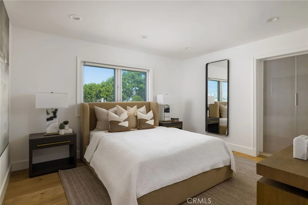Photo of 2572 Bayshore Drive