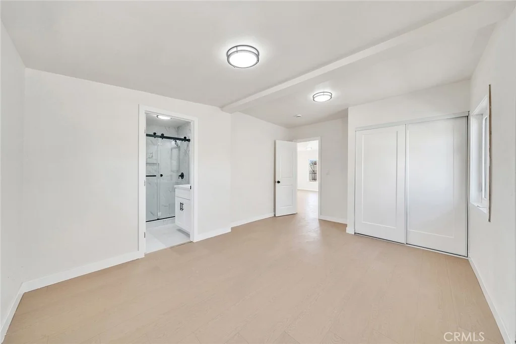Photo of 215 E Elm Street