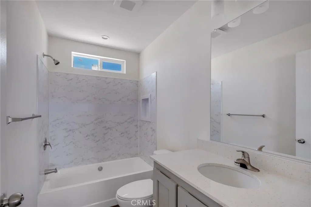Photo of 2350 Olivera