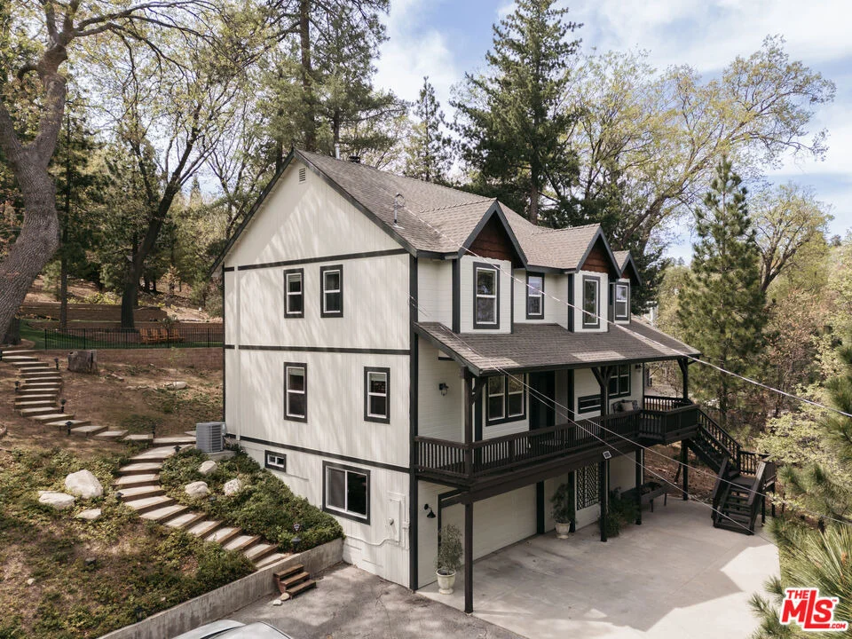 Photo of 958 Lucerne Lane