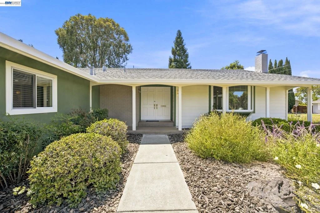 Photo of 1082 Springfield Dr.