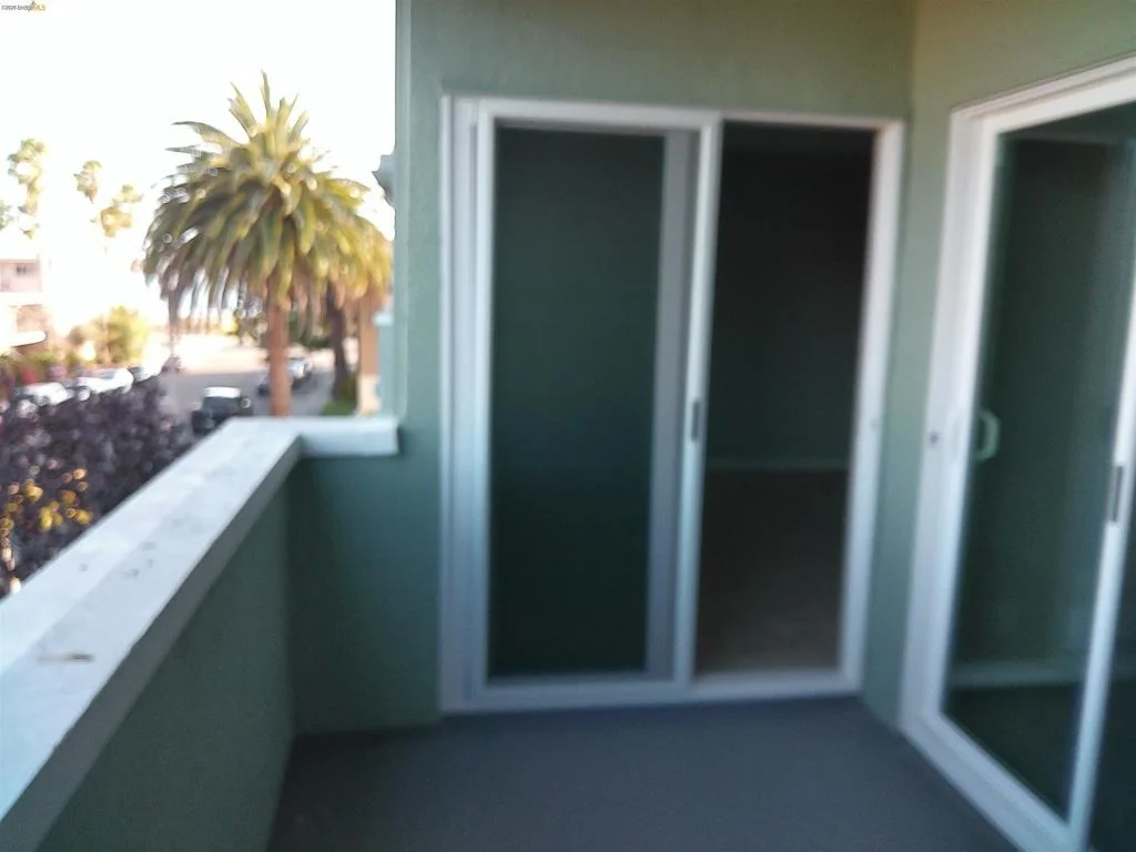Photo of Unit 304 at 325 Kitty Hawk Rd