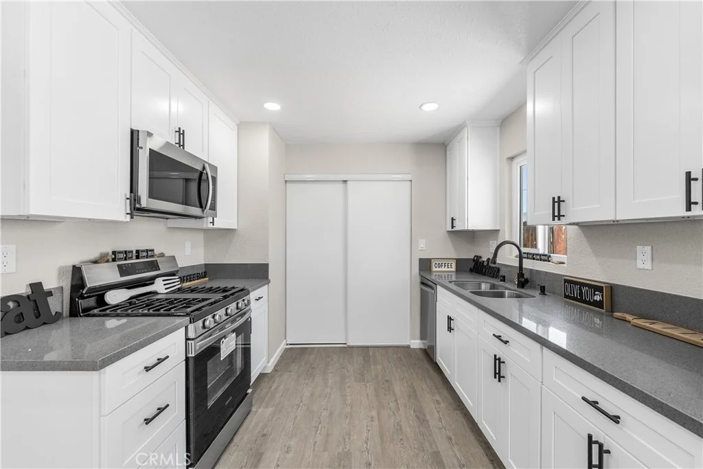 Photo of 15992 Lawrence Drive