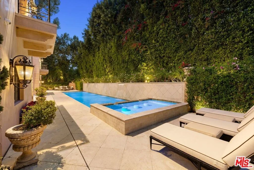 Photo of 9541 Sunset Boulevard
