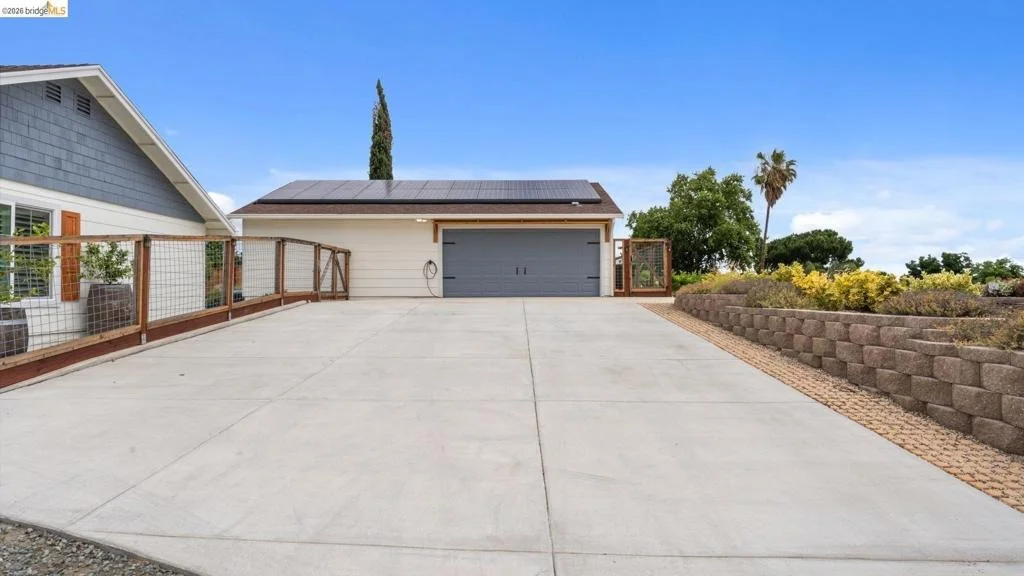 Photo of 700 Brownstone RD