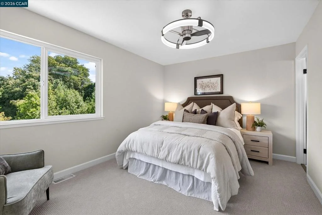Photo of 584 Mission Pl