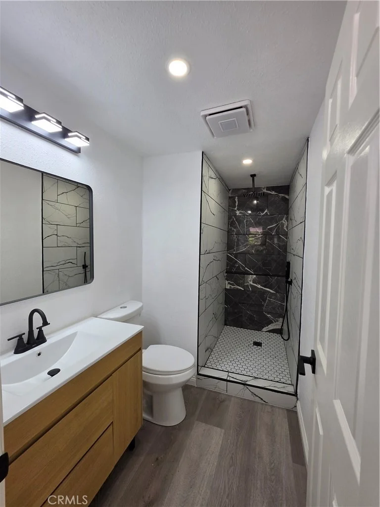 Photo of 4660 Paramount