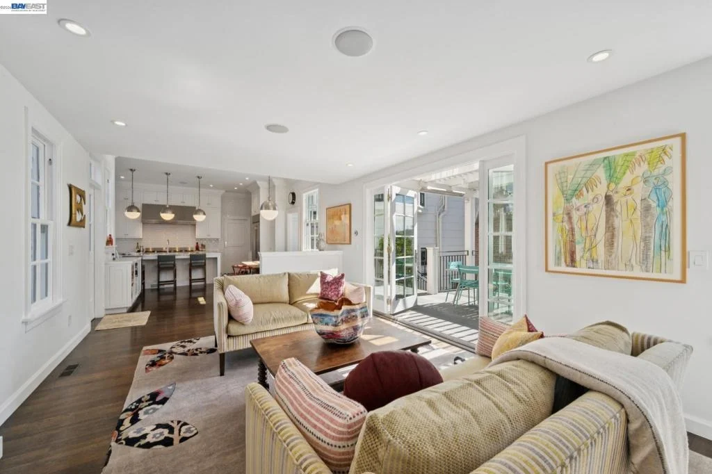 Photo of 1121 BAY STREET