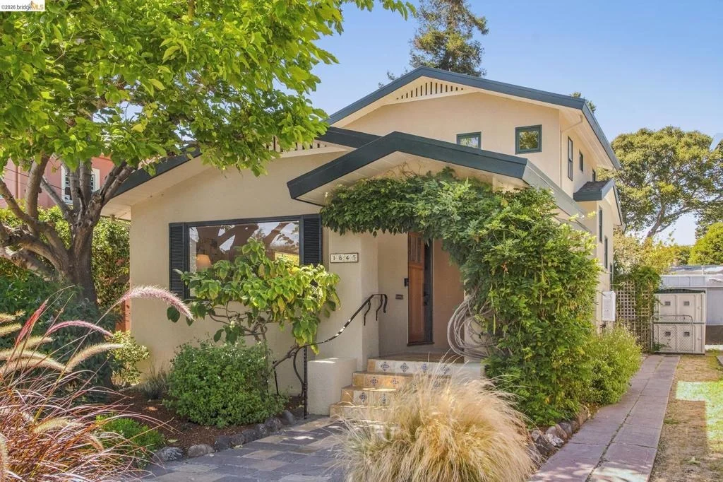 Photo of 1645 Capistrano Ave