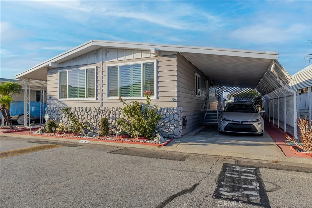 Photo of 8509 Beverly Blvd, SPC 16