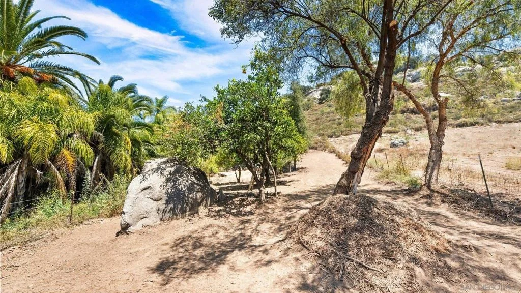 Photo of 1485 Santa Fe Hills