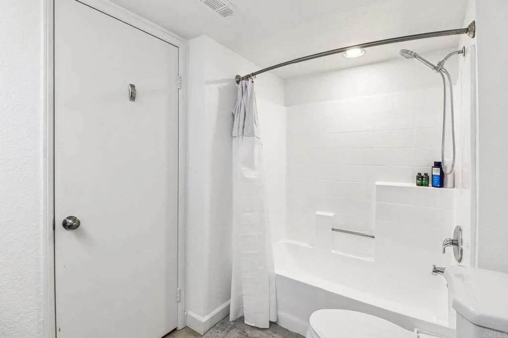 Photo of Unit B at 5070 Via Manos
