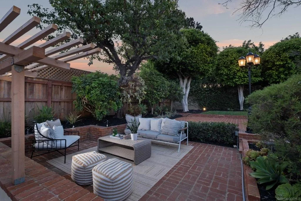 Photo of 3992 La Cresta