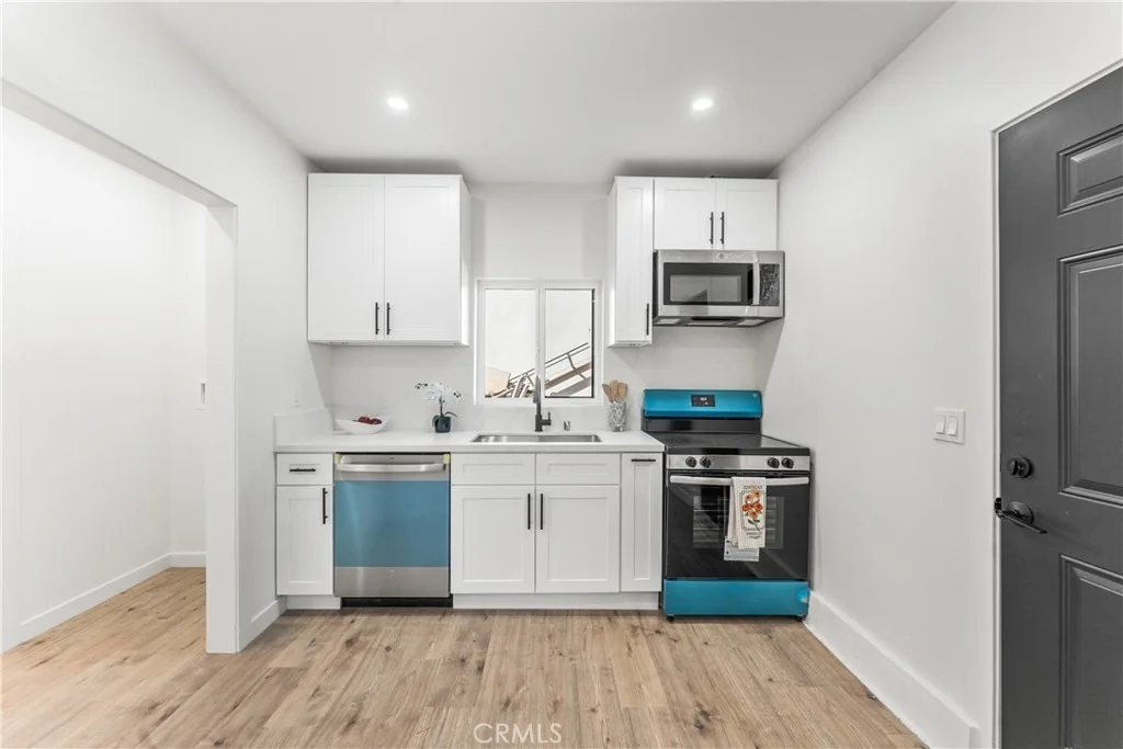 Photo of 8908 8910 Lev Avenue