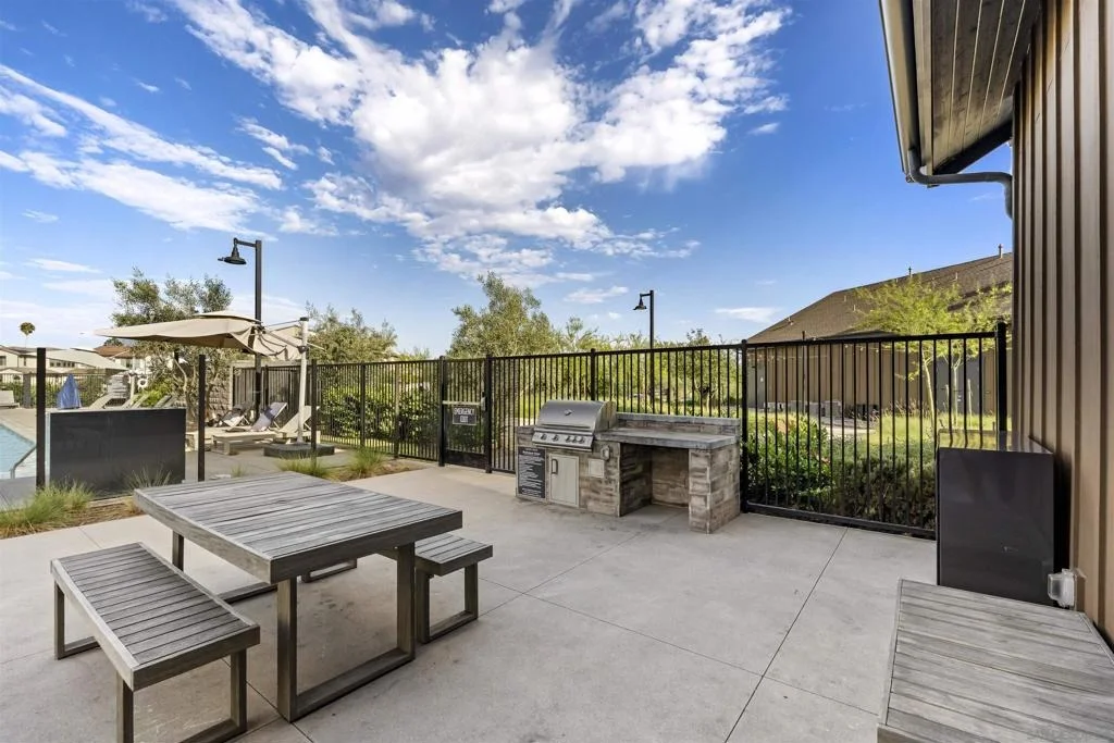 Photo of 1187 Barry Pl