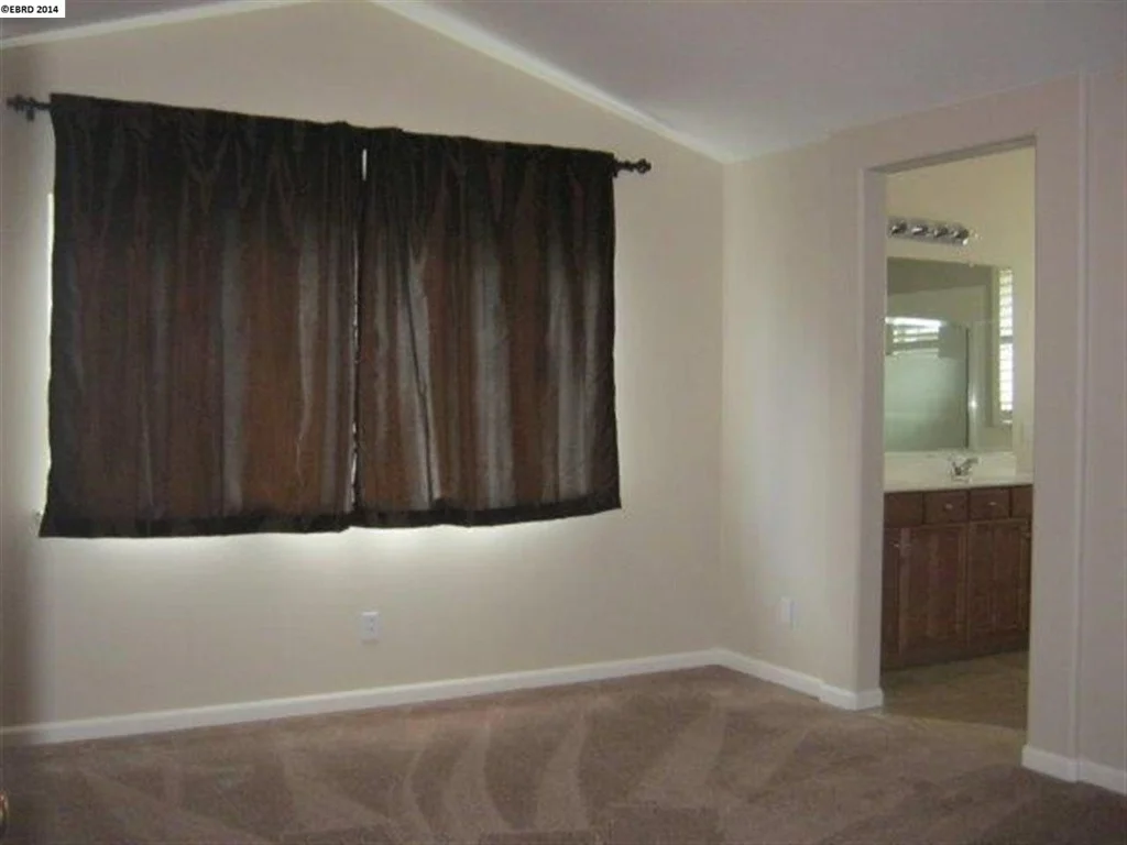 Photo of 564 YOUNG DR