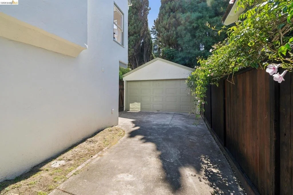 Photo of 957 Lee Ave
