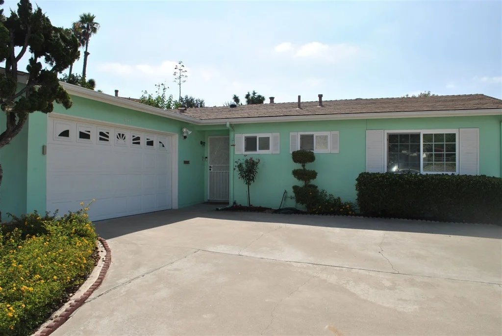Photo of 851 Crest