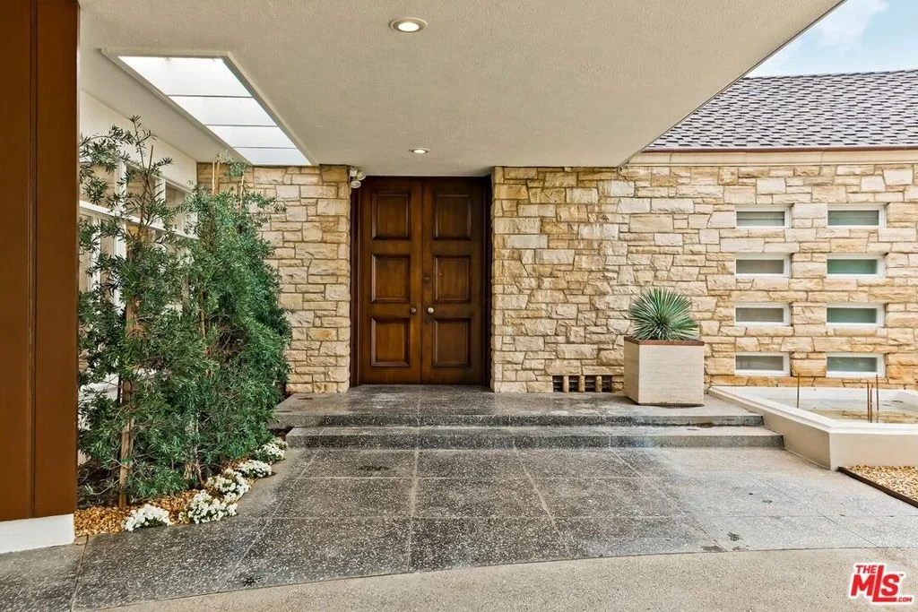 Photo of 909 N Alpine Drive