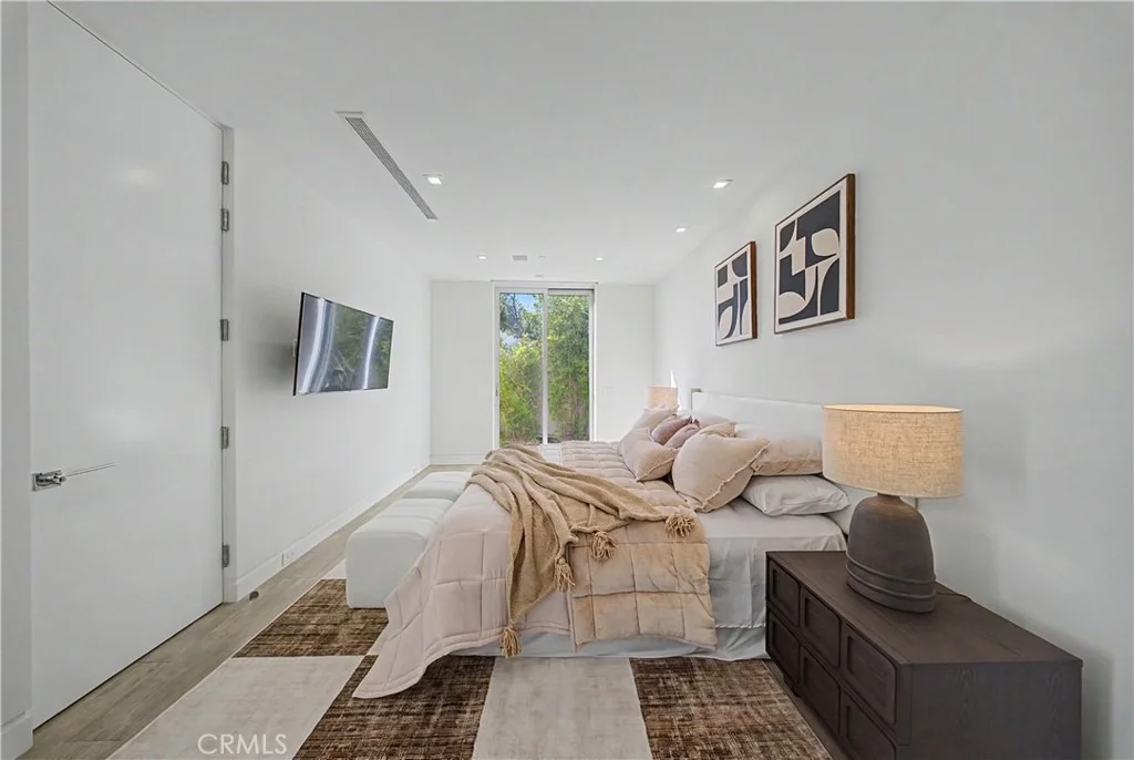 Photo of 9459 Beverly Crest