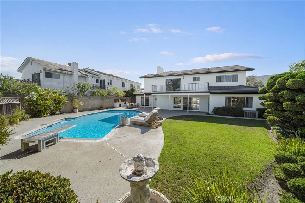 Photo of 890 N Hillside Drive