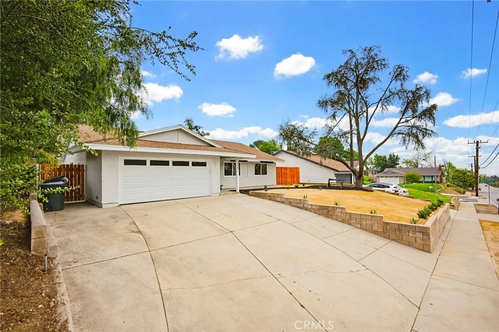 Photo of 7355 Vineyard Avenue