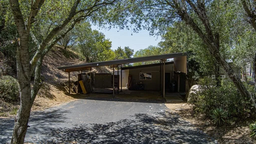 Photo of 14949 Woods Valley