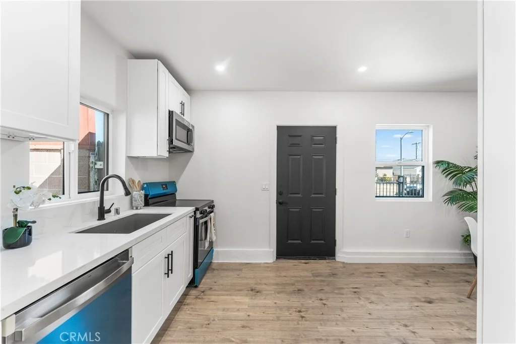Photo of 8908 8910 Lev Avenue