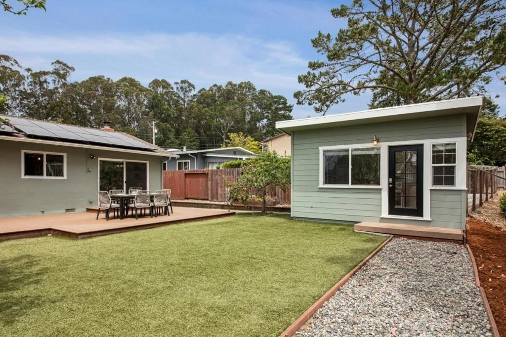 Photo of 1184 Crespi Drive