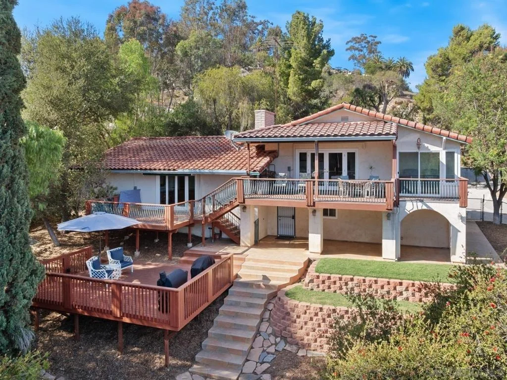 Photo of 4488 La Canada