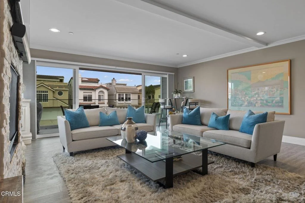 Photo of 104 La Brea Street