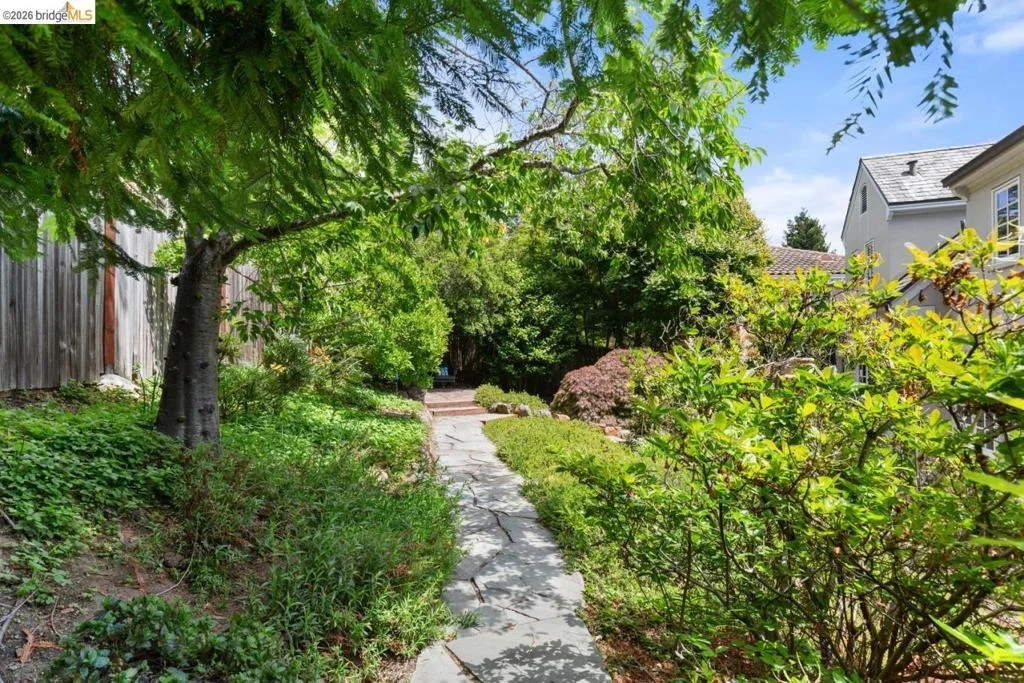 Photo of 618 Mountain Blvd