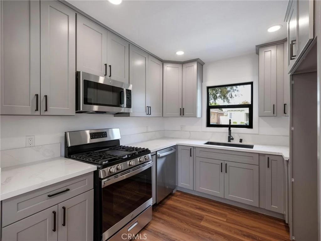 Photo of 5910 Walnut Ave