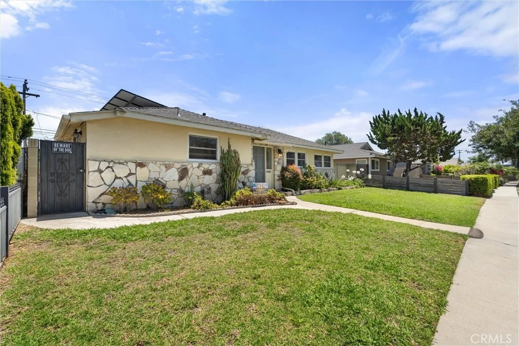 Photo of 3170 N Los Coyotes Diagonal
