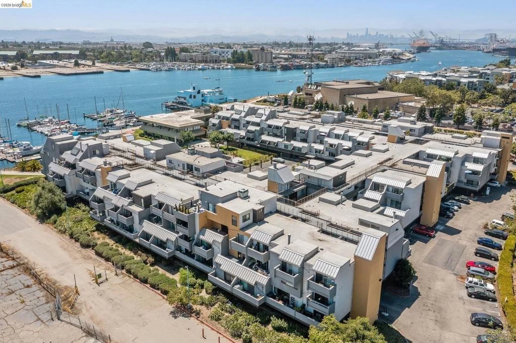 Photo of Unit 207 at 7 Embarcadero West