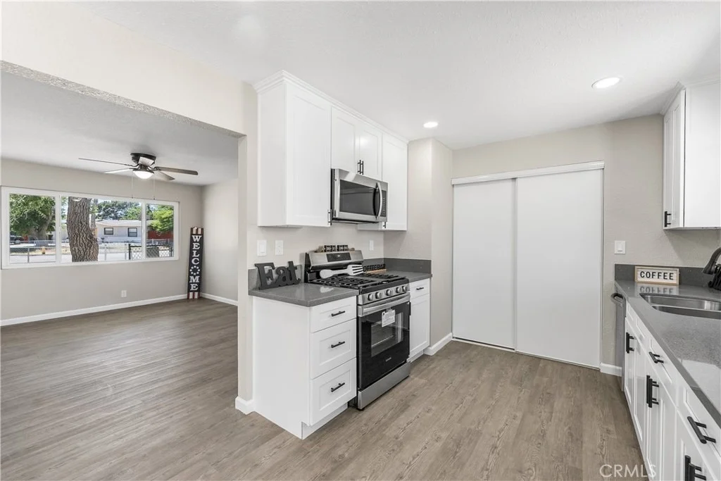 Photo of 15992 Lawrence Drive