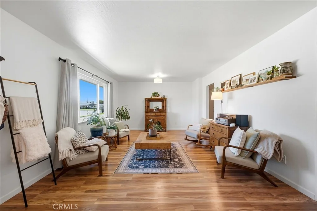 Photo of 8755 Delano