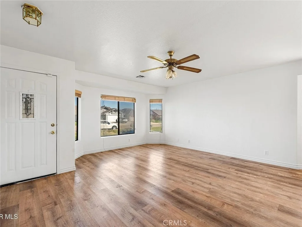 Photo of 736 E Avenue J6