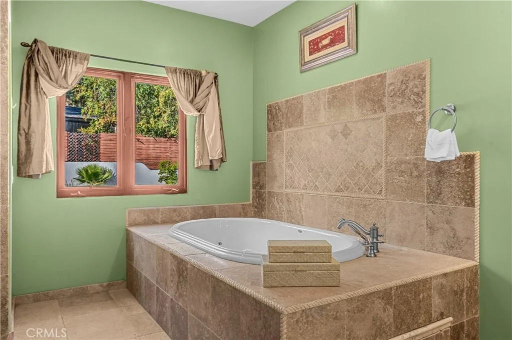 Photo of 2037 Hill Drive