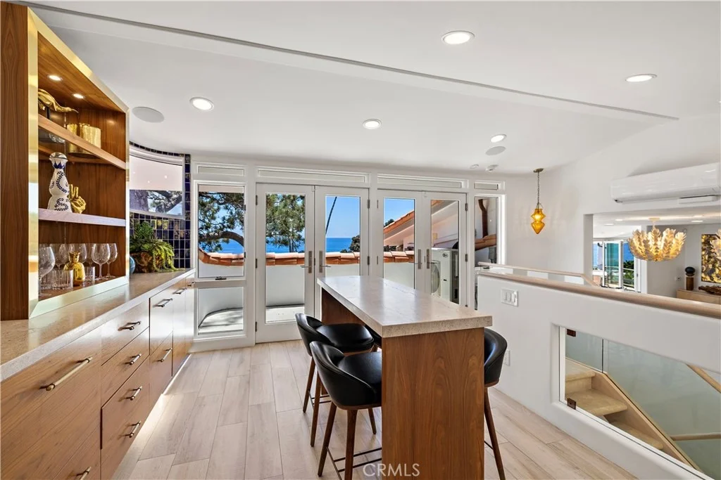 Photo of 594 Cliff Drive