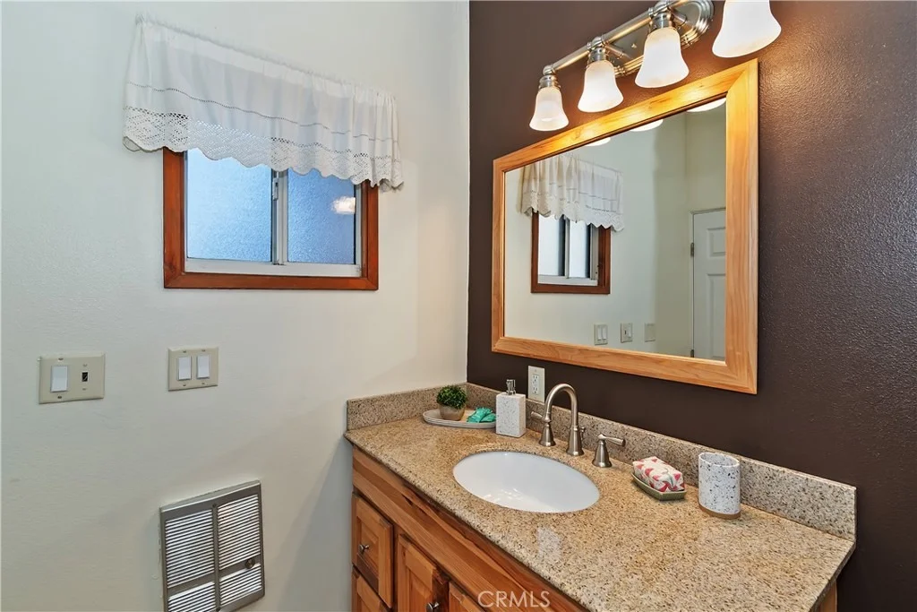 Photo of 811 Leonard Lane