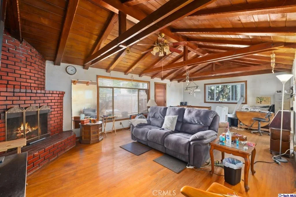 Photo of 10333 Pinyon Avenue