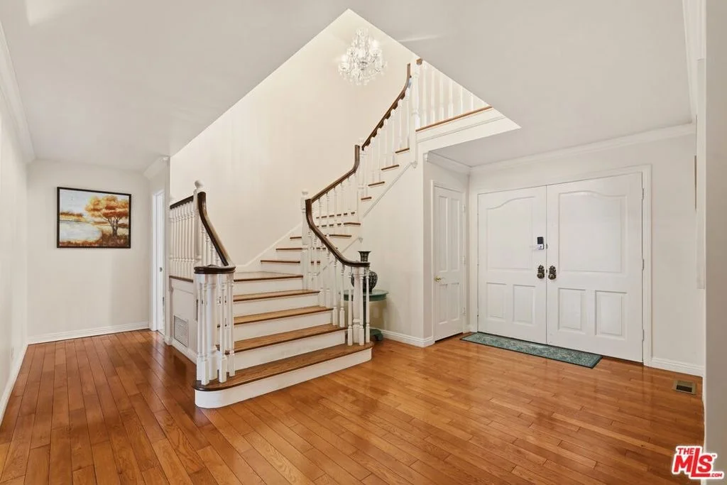 Photo of 900 Gainsborough Drive