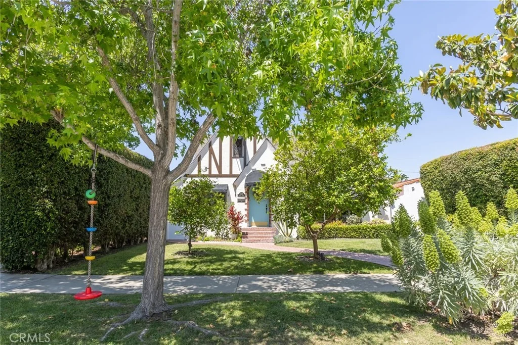 Photo of 3639 Falcon Avenue