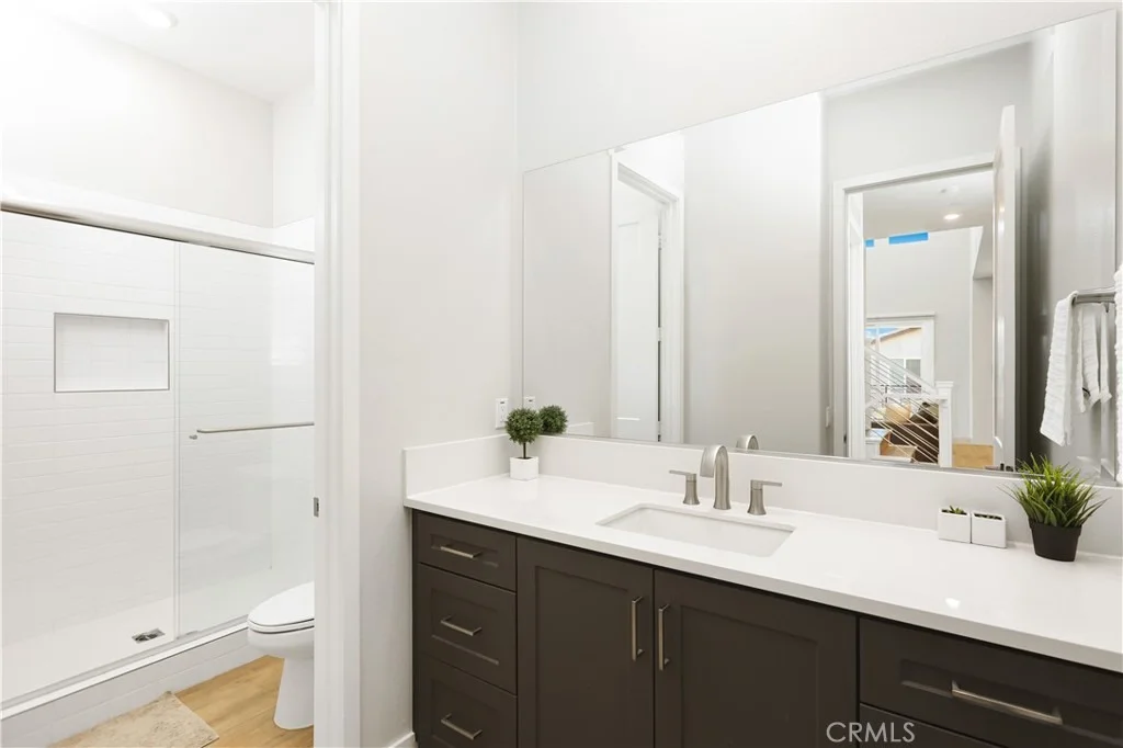 Photo of 109 Glance