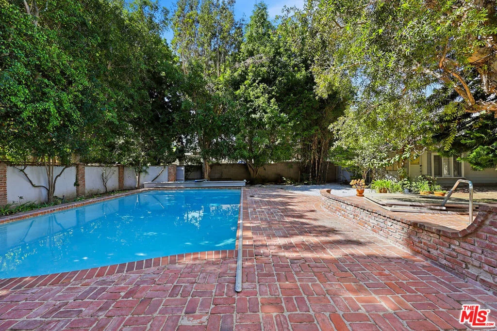 Photo of 521 N Crescent Drive