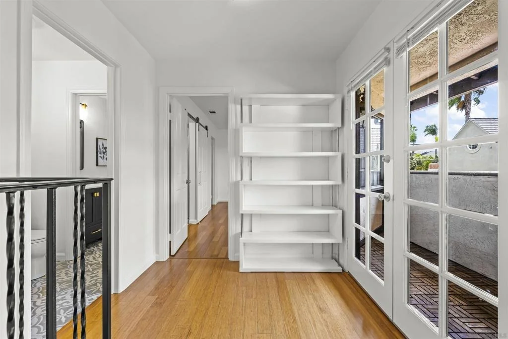 Photo of 558 E Ave