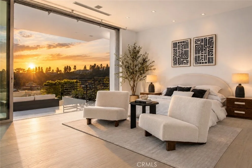 Photo of 9459 Beverly Crest