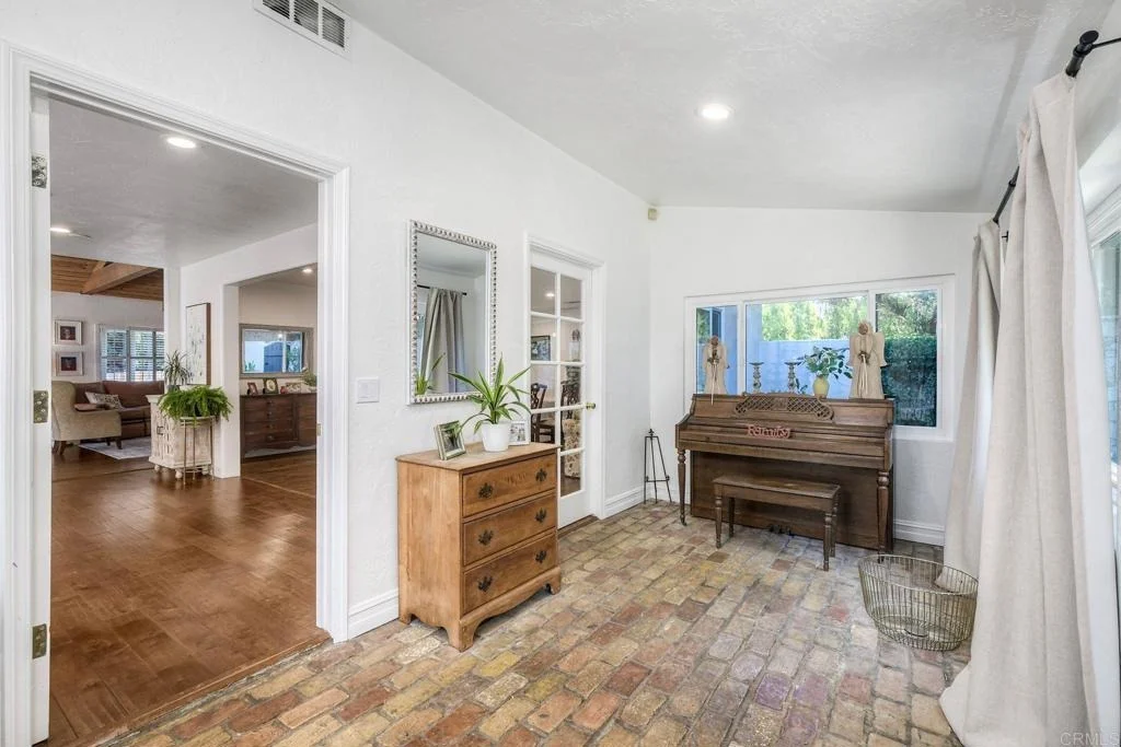 Photo of 1143 Cypress Dr
